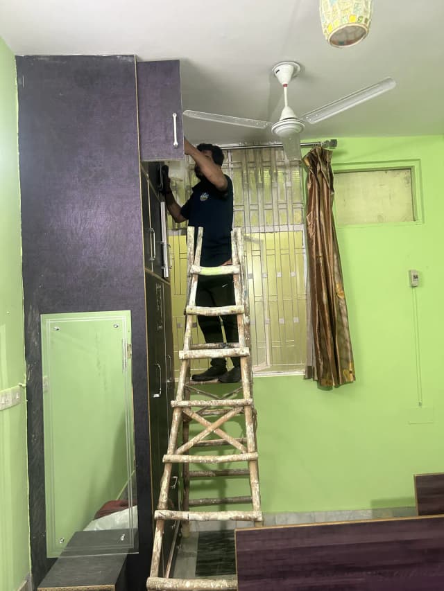 Professional wall cleaning service